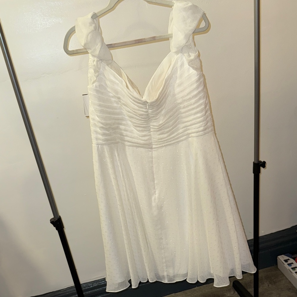 Elegant White Dress - Picture 8 of 8